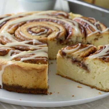 Cinnamon Bun Cheesecake